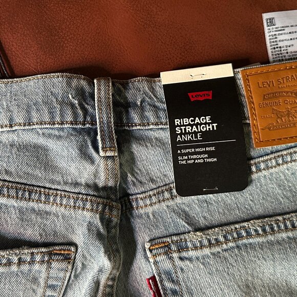 Levi's Women's Premium Wedgie Straight Jeans, Iconic Fit Size 31 NWT - Picture 2 of 12